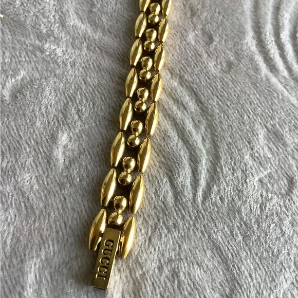 Gucci dressy chain bracelet watch with bezel set🌟🌟🌟 - Picture 6 of 11